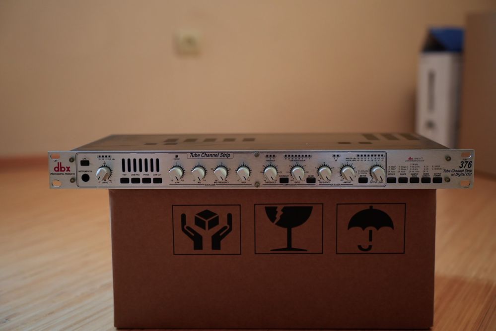 Продам підсилювач DBX 376