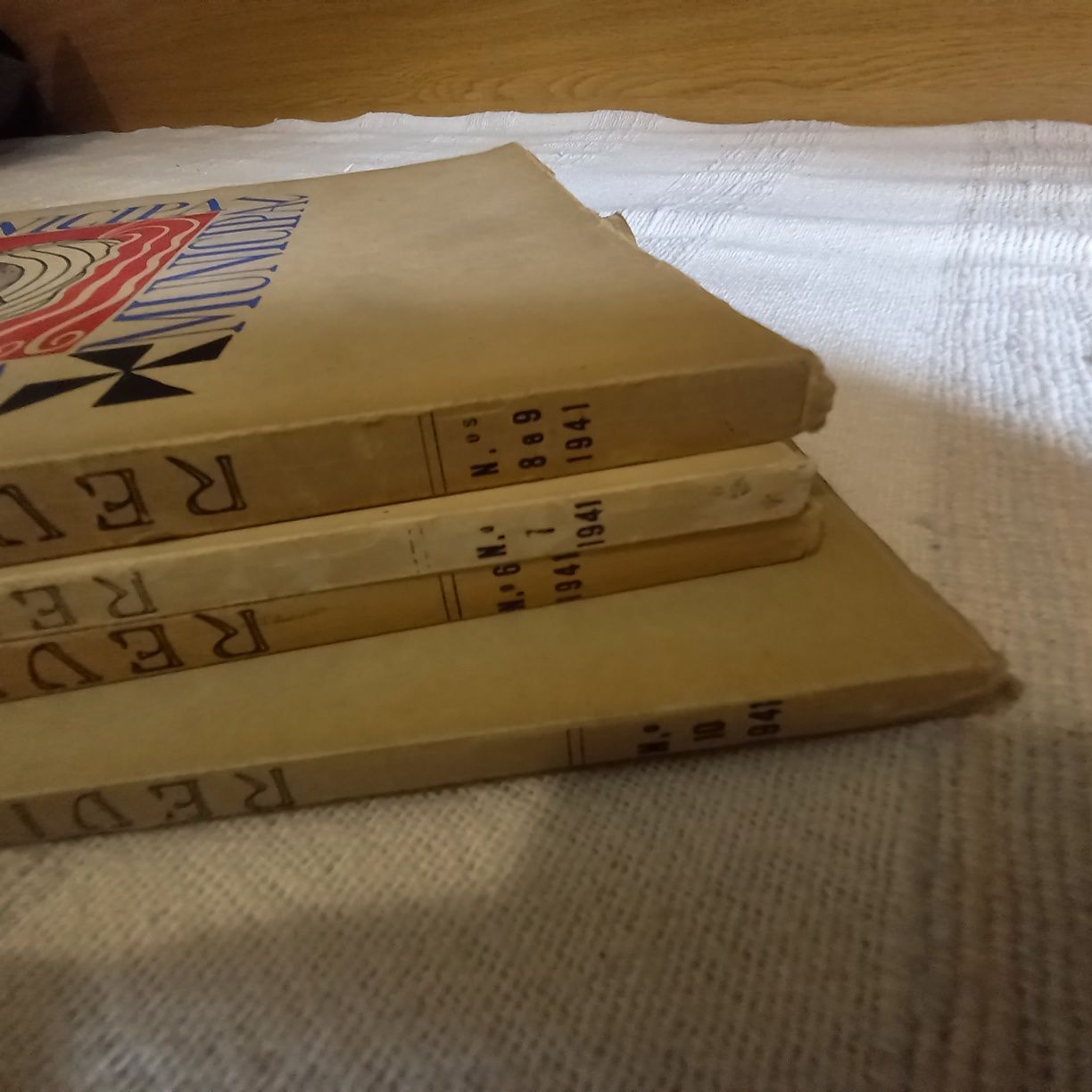 Quatro revistas da Câmara de Lisboa anos 40
