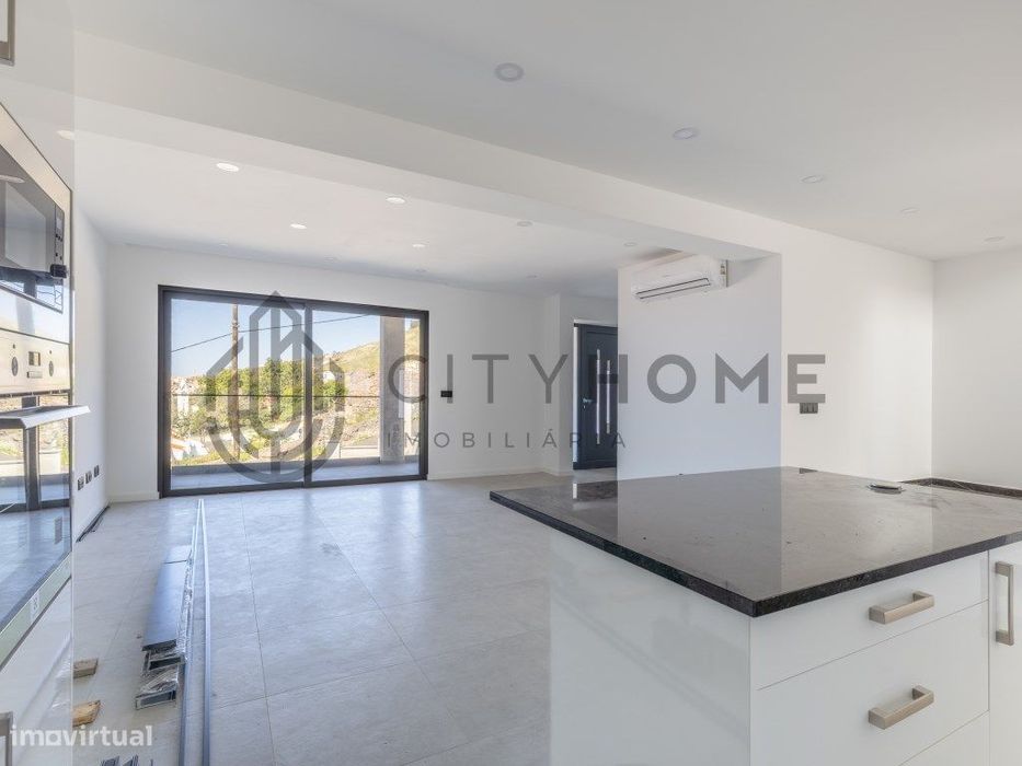 Moradia T3 ponta de banda com piscina privada e Vista Mar