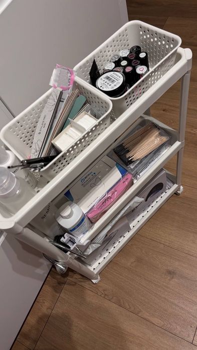 zestaw do robienia paznokci(manicure hybrydowy) semilac +półka w zesta