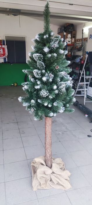Sztuczna choinka na pniu