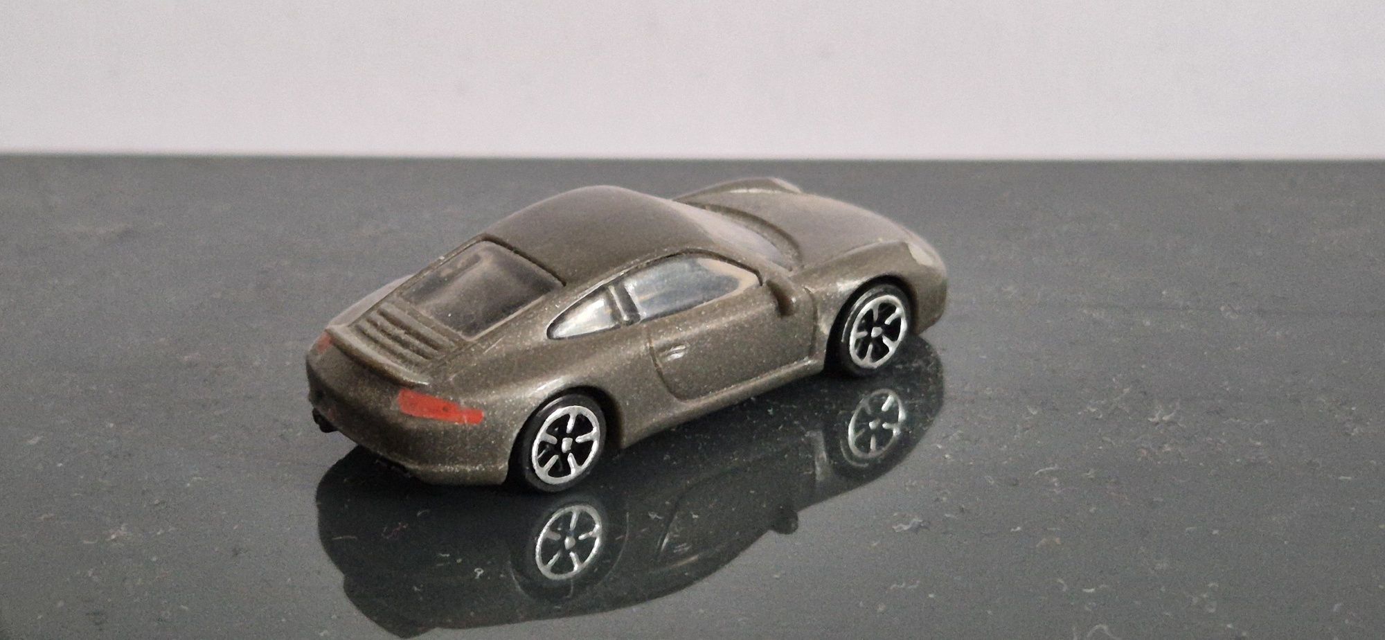 Porsche z Kinder niespodzianki