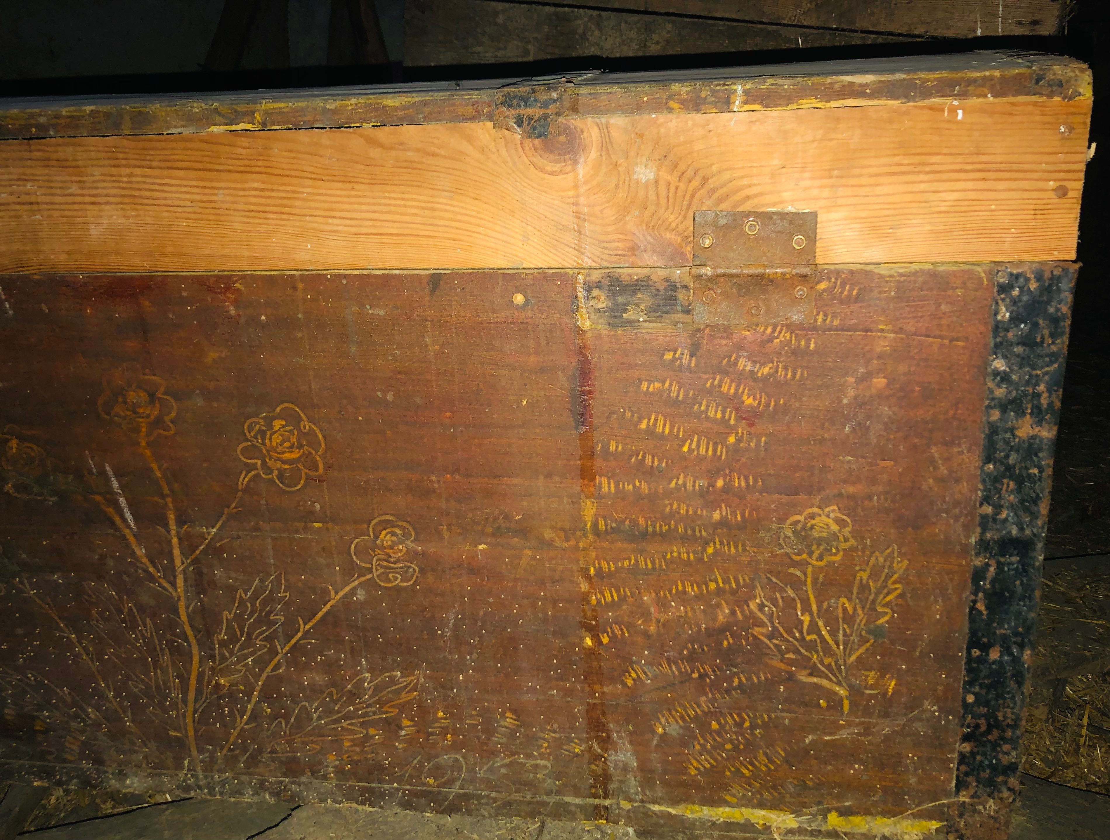 Antyk duza zabytkowa skrzynia 130x 65 x 60 cm kufer rzezbiony