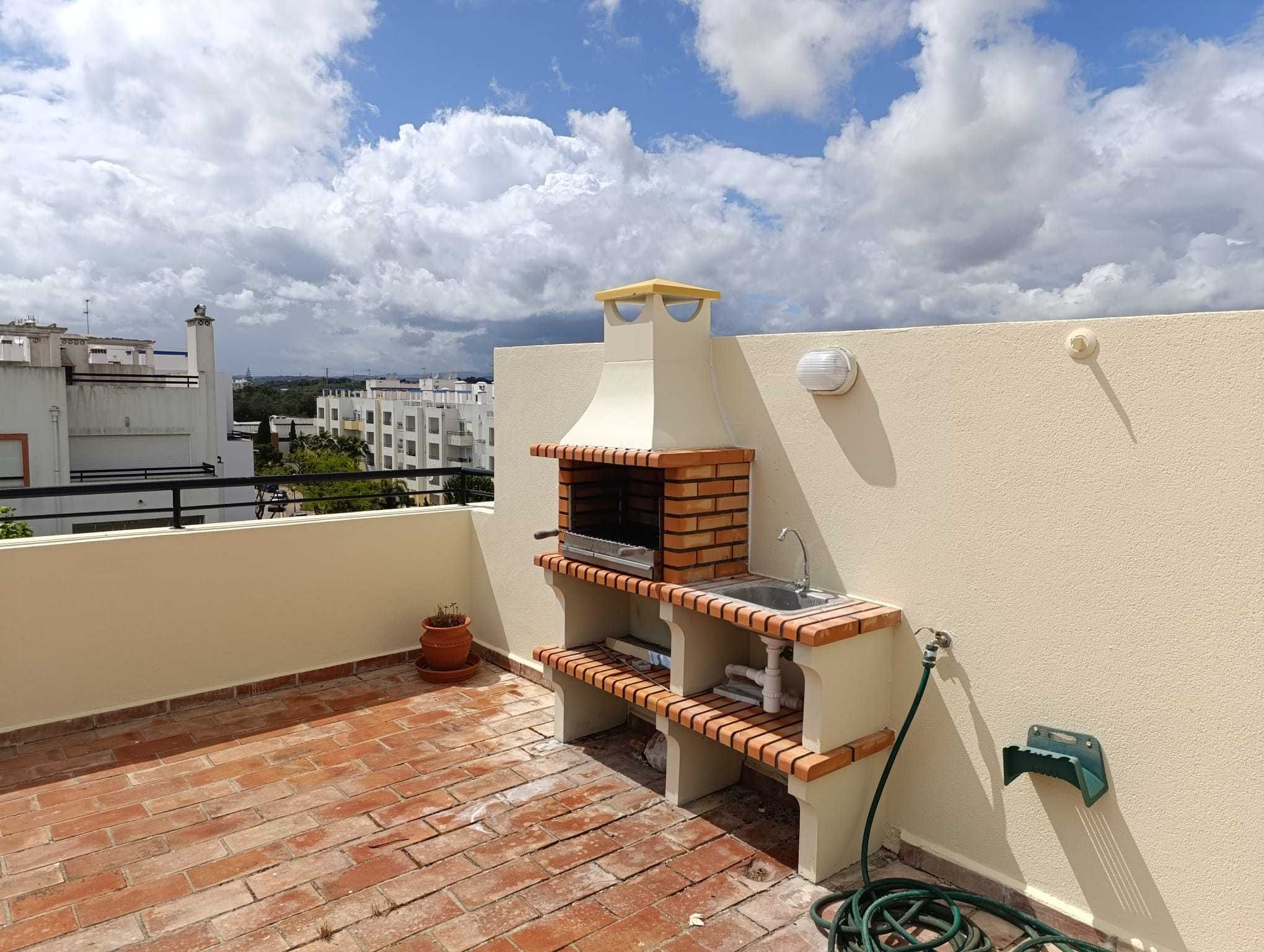 Apartamento p/ férias T3 + Terraço e BBQ + Lugar de garagem
