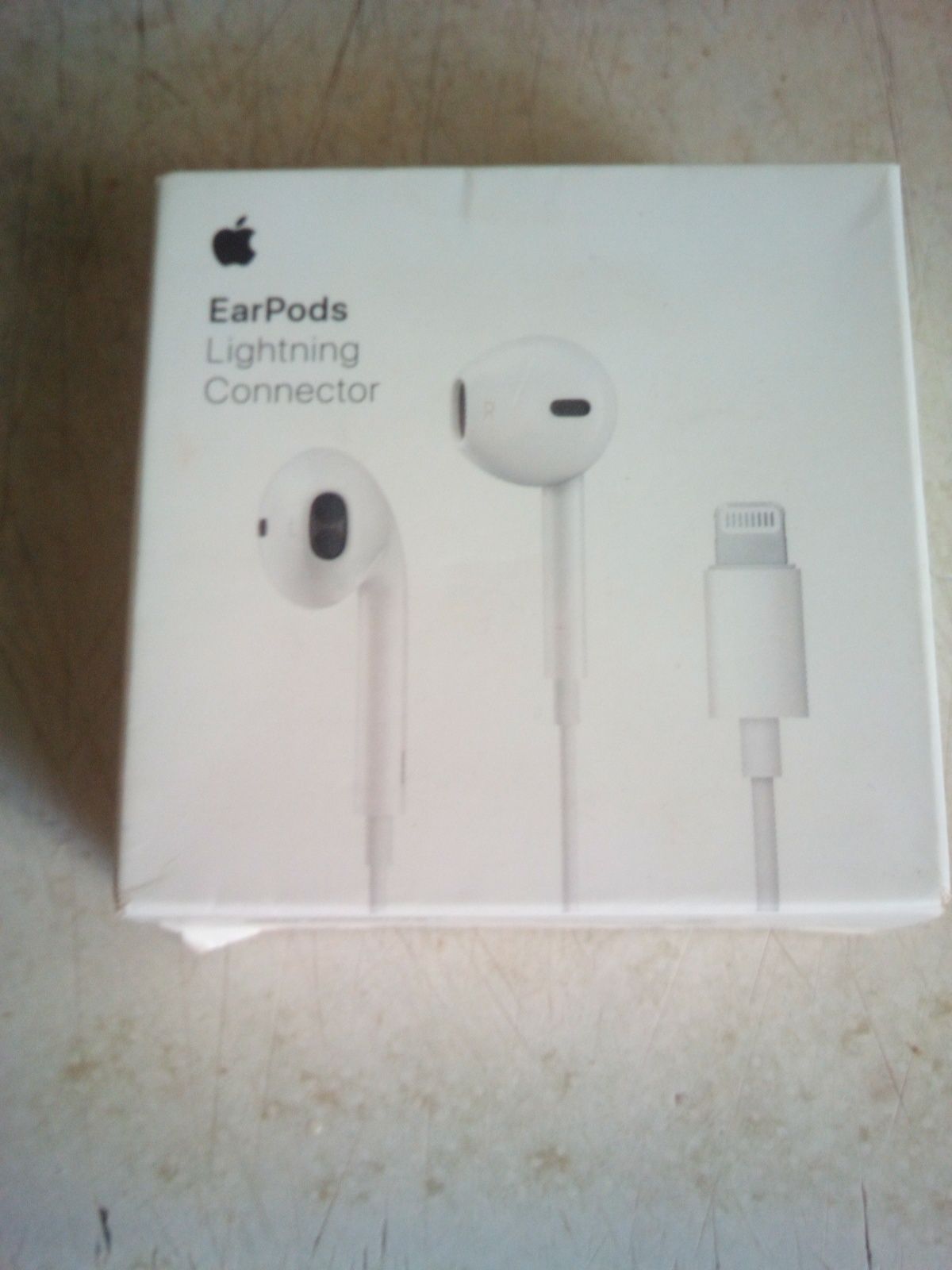 EarPods lightning connector box