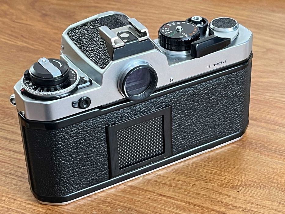 Aparat analogowy Nikon FE