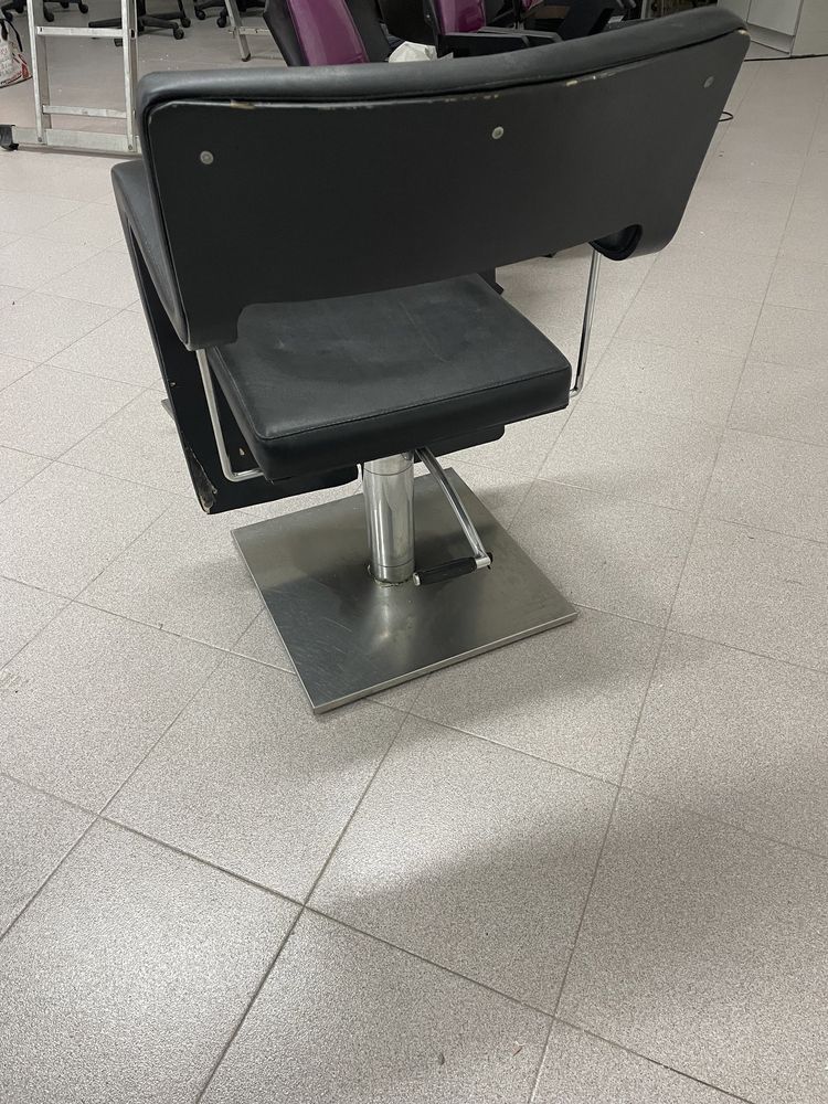 Cadeira de cabeleireiro/barbeiro com apoio de pés