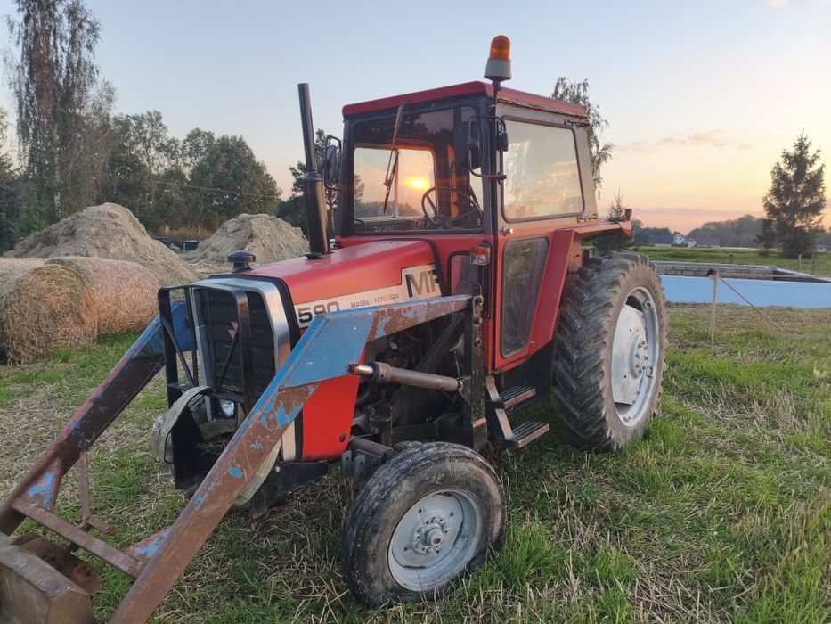Ciągnik Massey Ferguson z turem