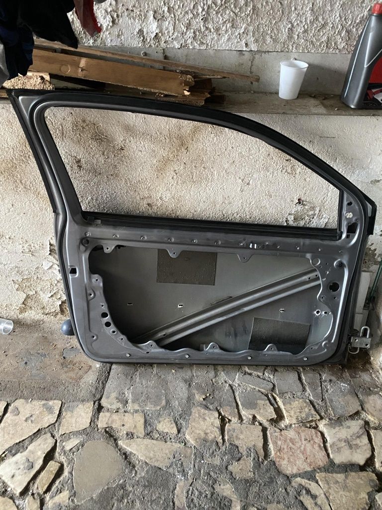 VW Porta esq Polo 9n