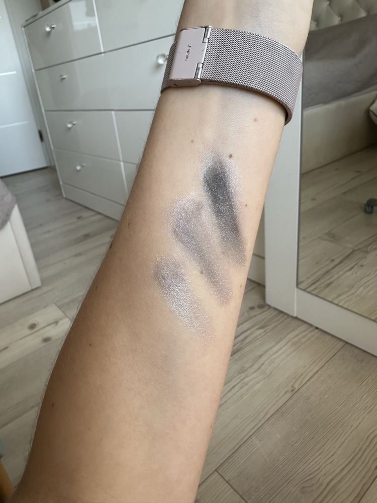Pigmenty essence i kobo jedynie swatchowane