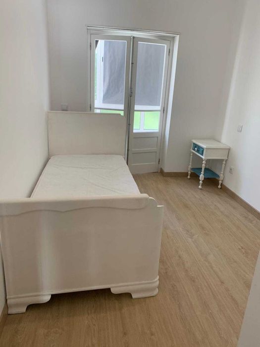 Alugo 3 quartos > Vila Chã - Barreiro