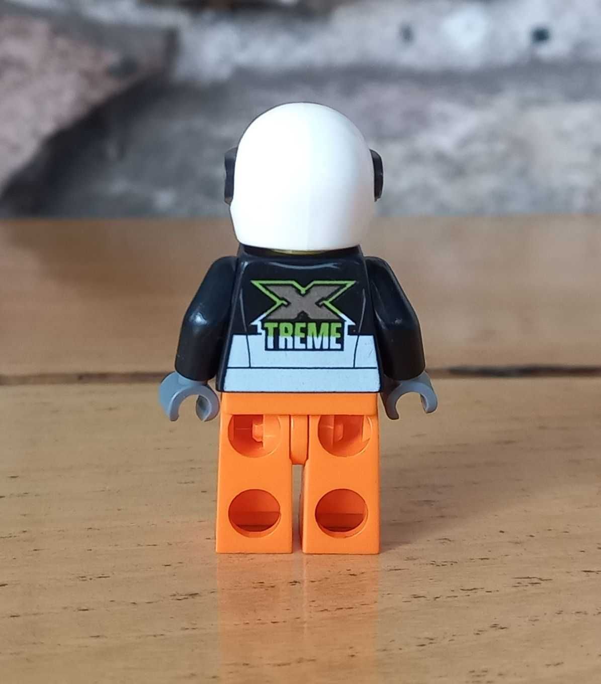 Lego City - Minifigurka cty0698 - Kierowca ciężarówki Xtreme Stunt
