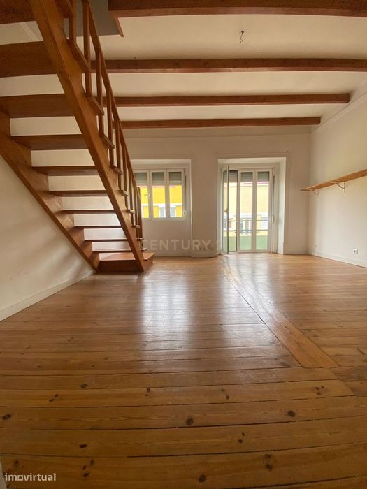 T3 c/Sótão Remodelado e Terraço–Alcântara