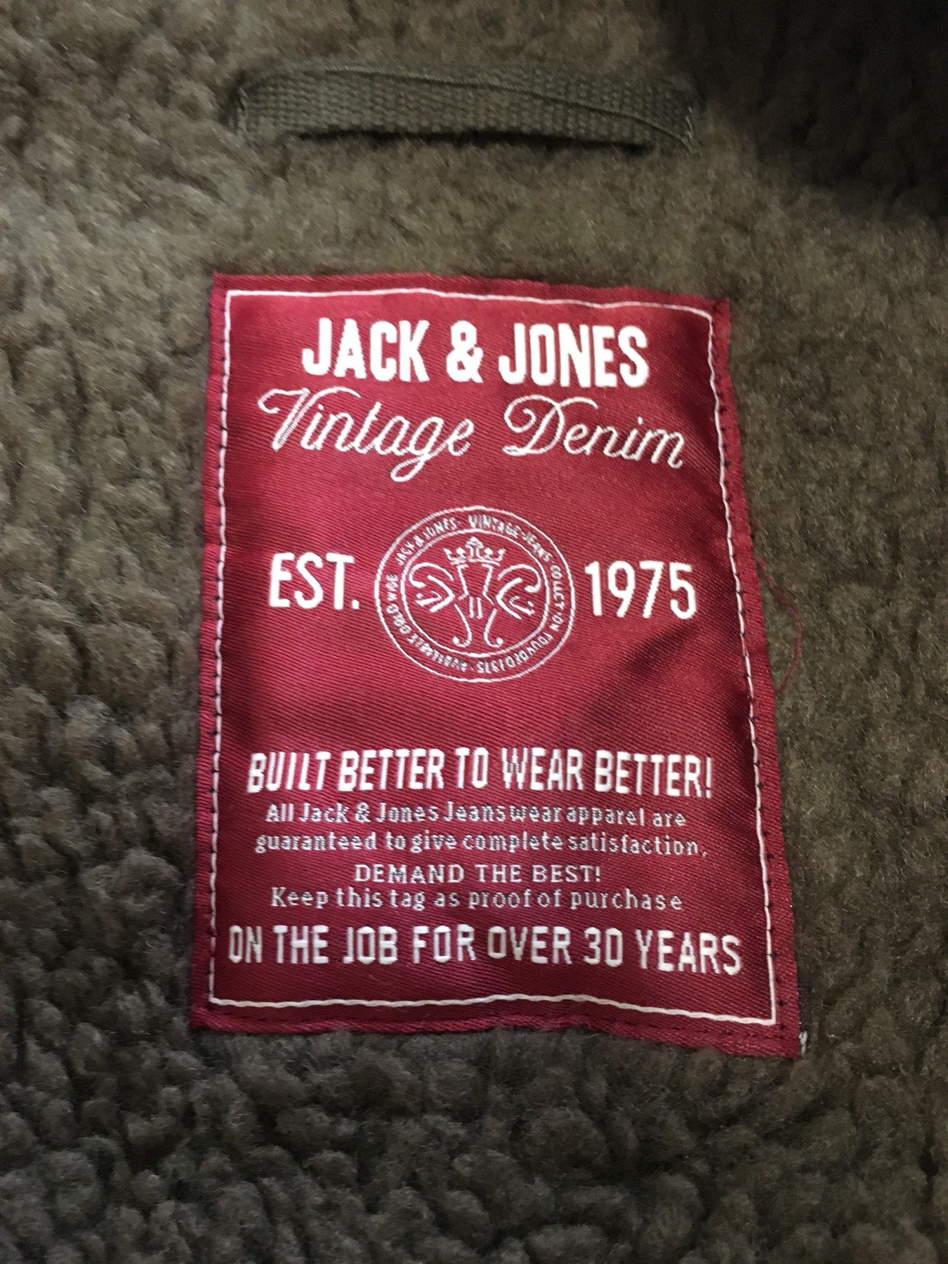 Продам оригинальную мужскую куртку JACK&JONES