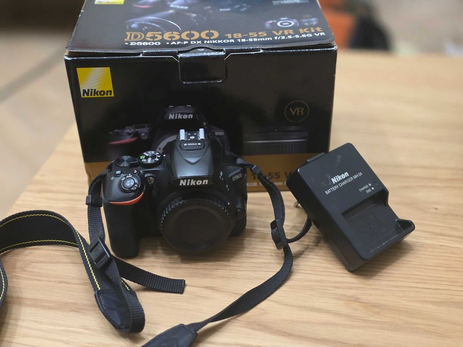 Lustrzanka Nikon D5600 najtaniej 24 MP wifi dotykowy ekran