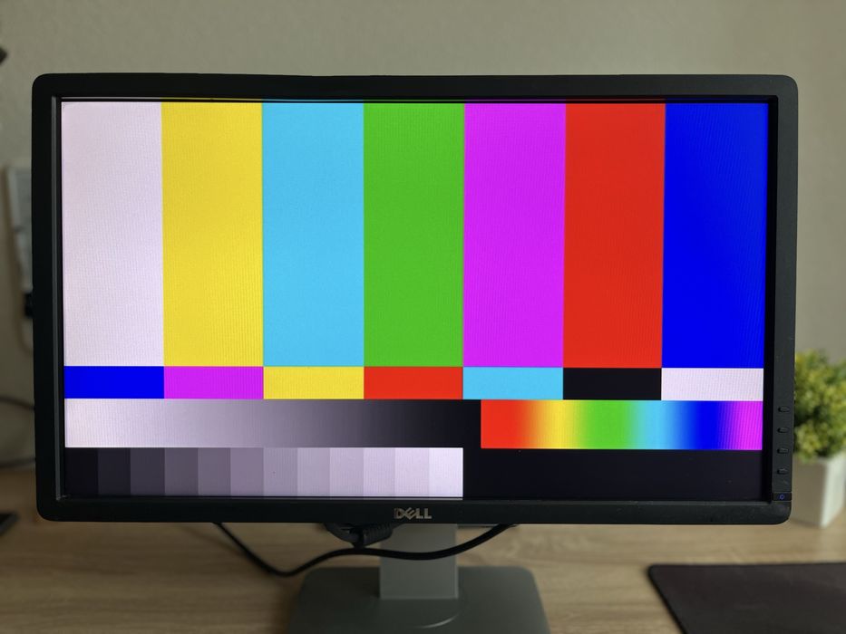 Dell UltraSharp 059DJP 23″дюйми Full HD