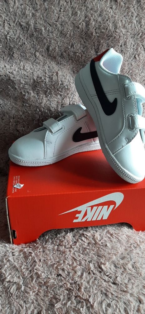 Buty sportowe NIKE r. 27