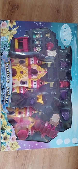 Фантастичний палац, принцеси, замки, будиночки