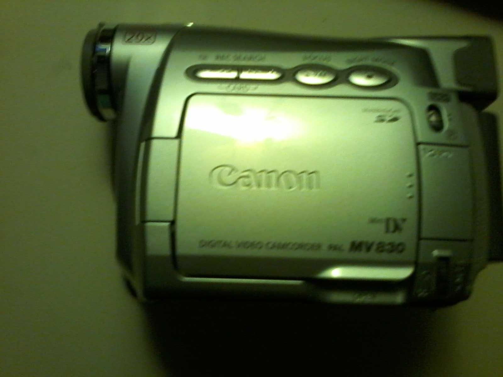 Відеокамера  Canon MV830