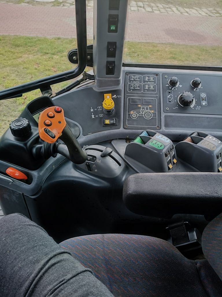 New Holland TM 190