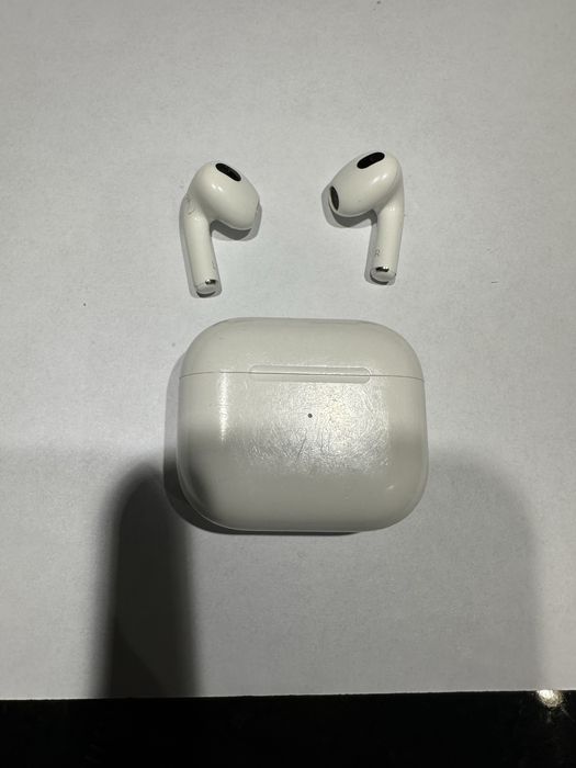 Słuchawki douszne APPLE AirPods III Biały (Etui z Lightning)