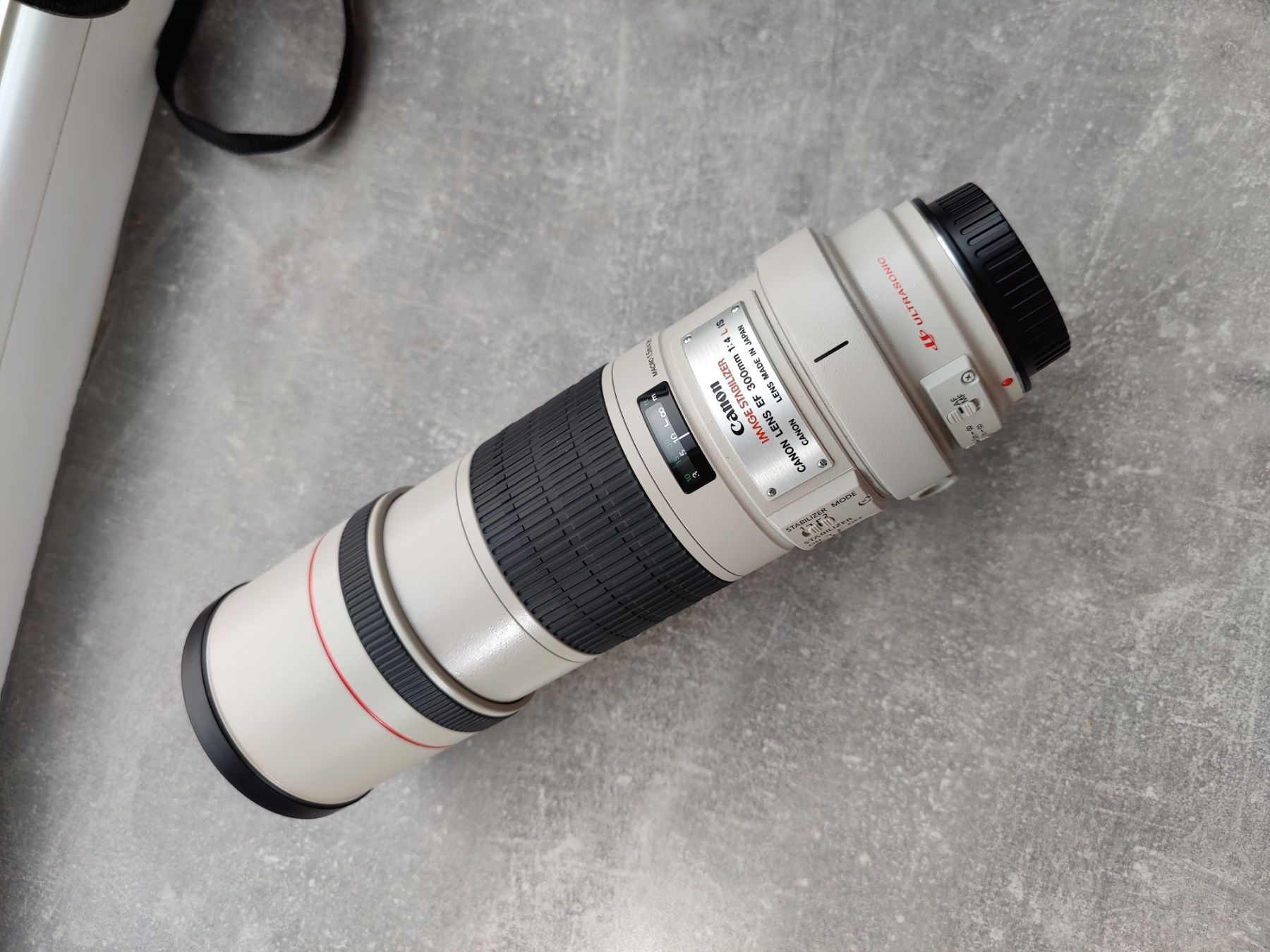 об'єктив Canon EF 300mm f/4L IS USM