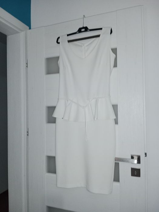 Sukienka dopasowana z baskinką sexi r.36/38