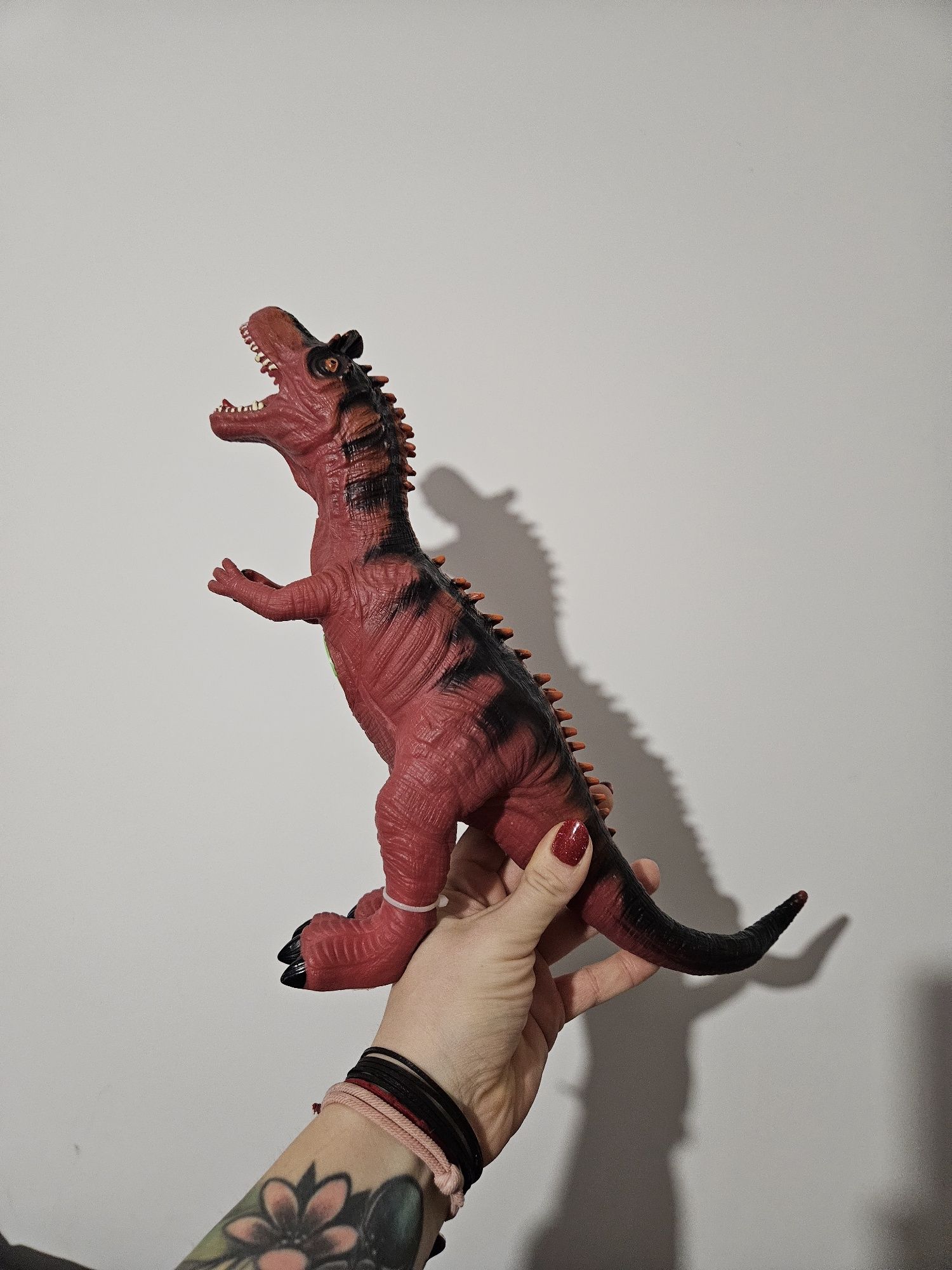Zabawka dinozaur,  ryczący
