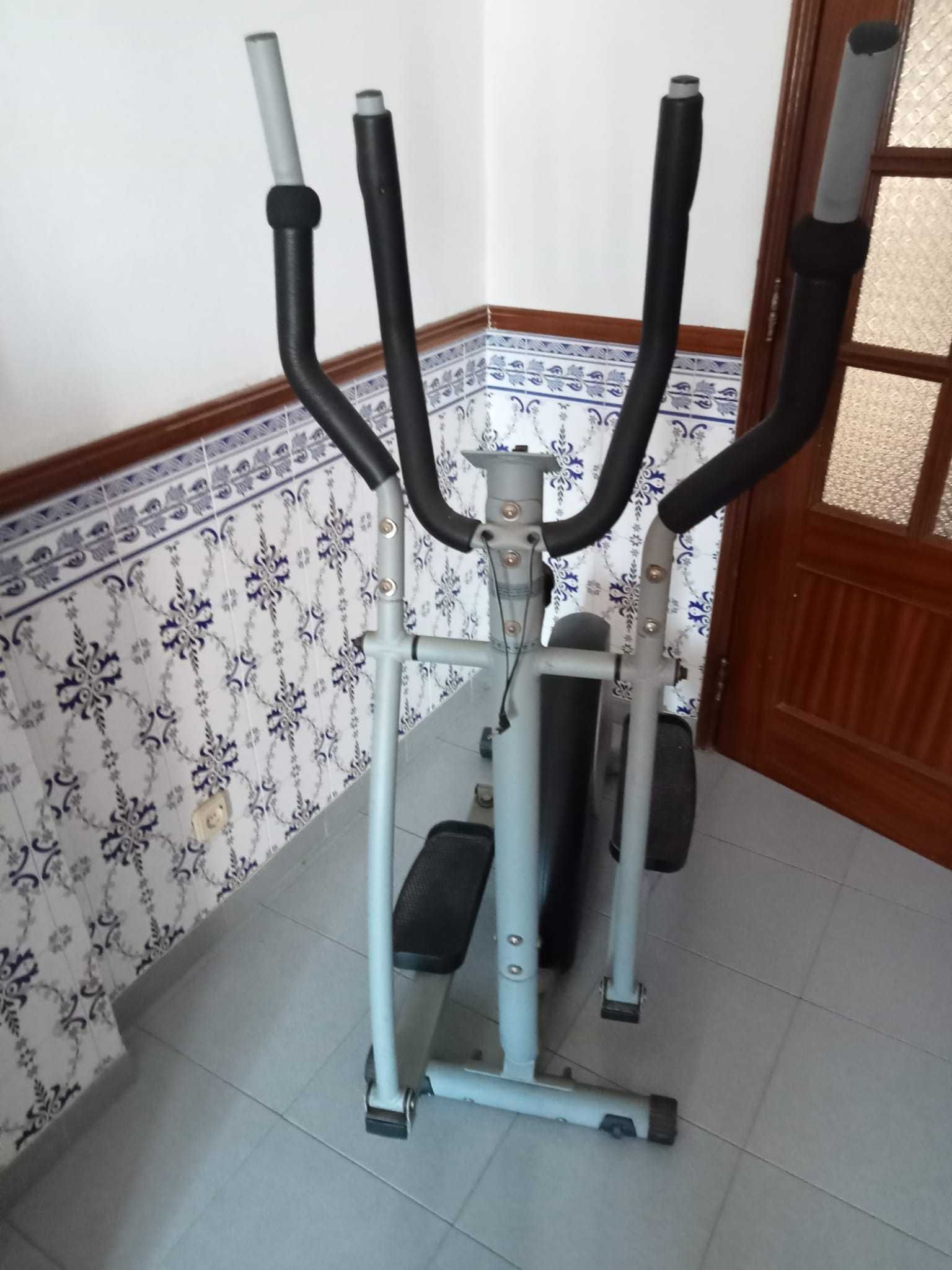 Banco musculação e bicicleta cardio