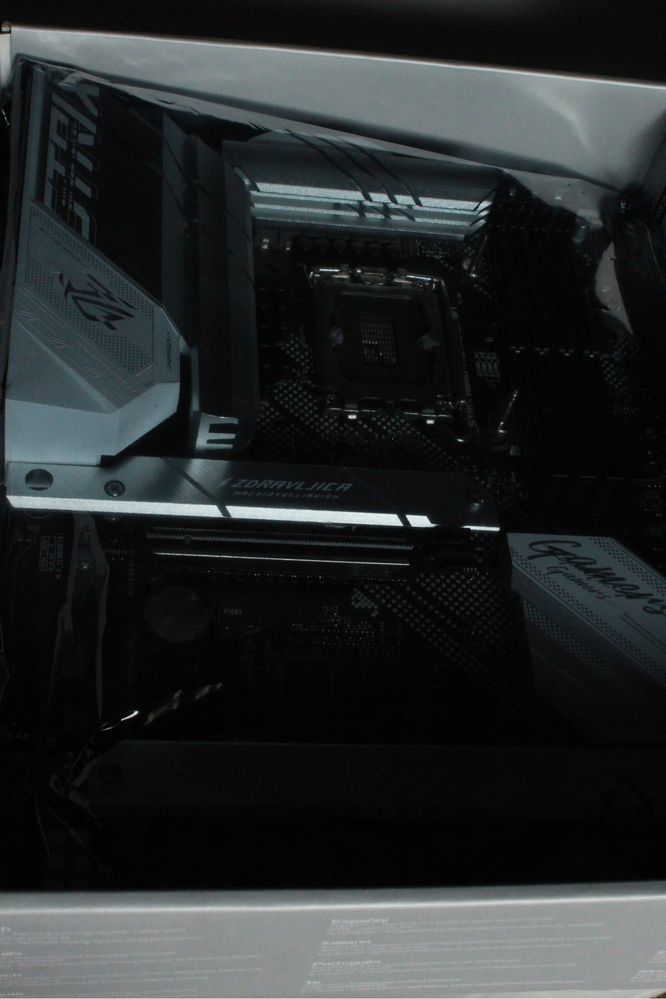 Strix b660-a gaming wifi motherboard nova!!