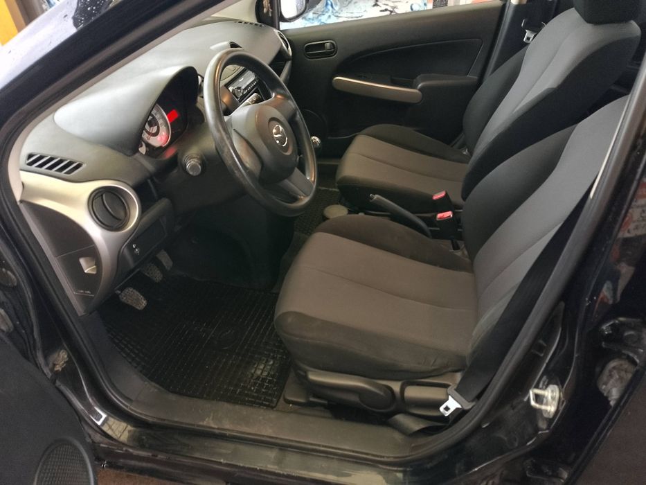 Mazda 2  1.3i 2009r