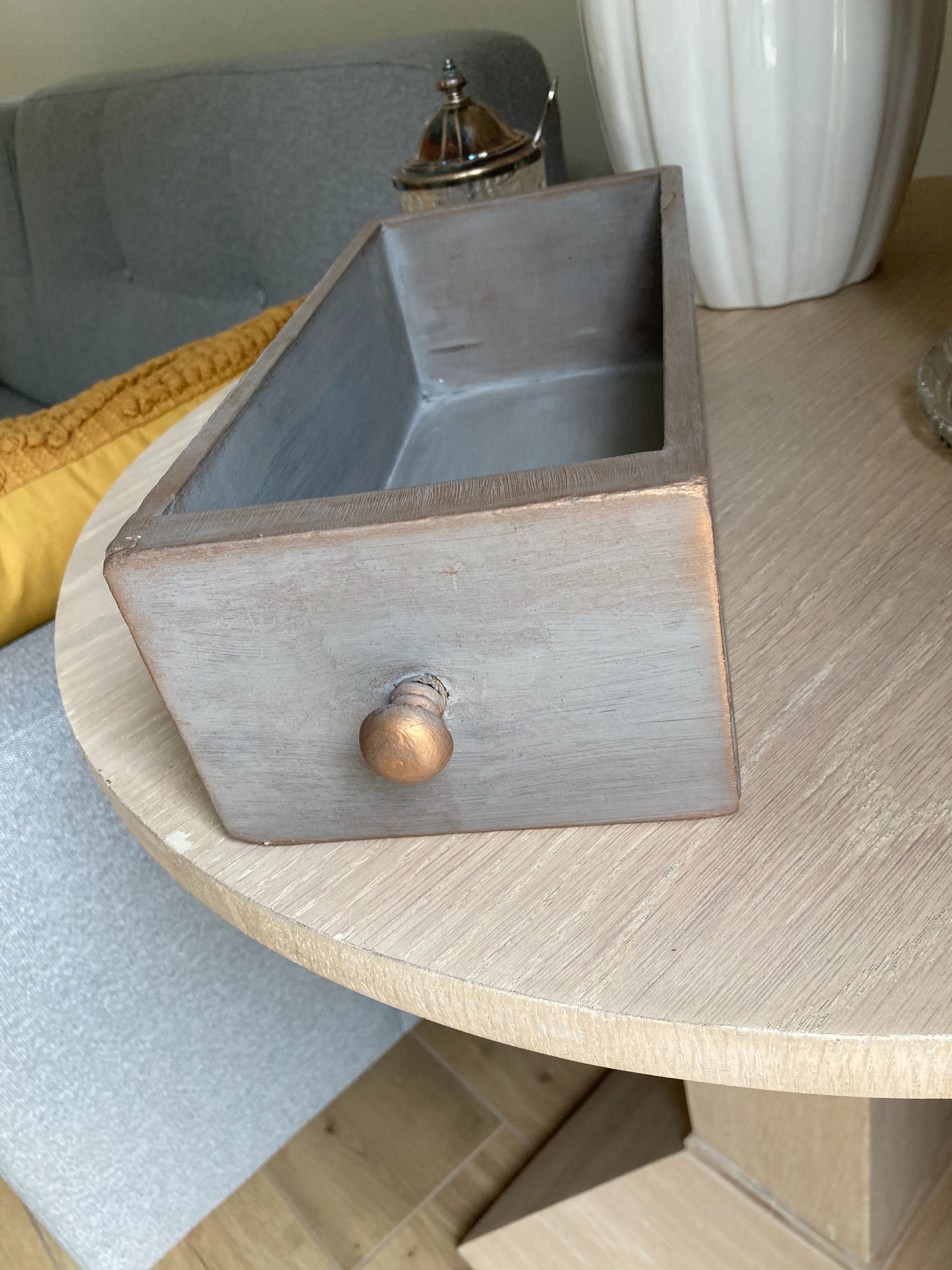Stara zabytkowa drewniana szuflada  pojemnik