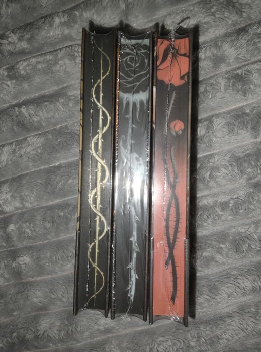 В наличии «Песнь сорокопута»,«Ренессанс»,«Да здравствует принц» Кель