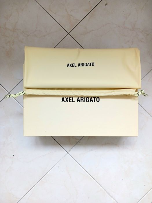 Botas Novas Axel Arigato