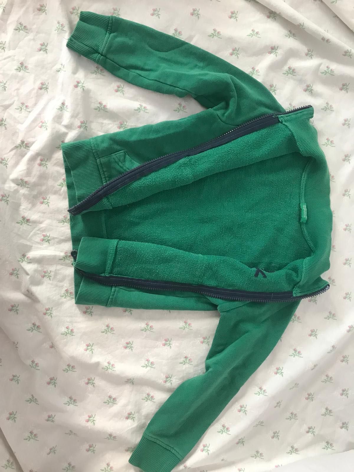 Camisola verde Benetton para meninos com 4 ou 5 anos