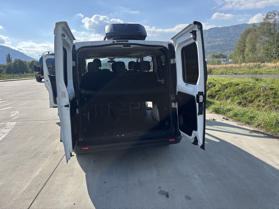 Wypożyczalnia samochodód busa 9-osobowy Renault Traffic