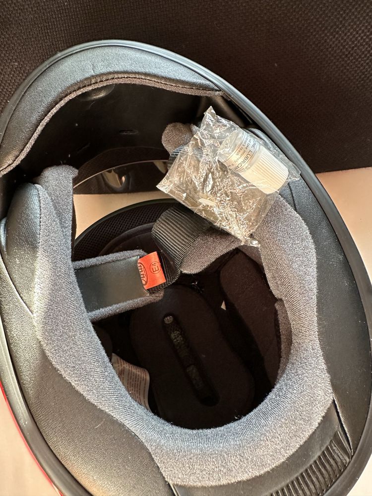 Capacete Novo Arai RRS da Ferrari nunca usado