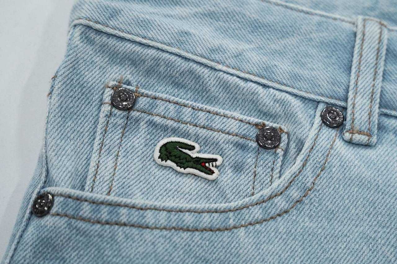 Джинсові шорти від бренду Lacoste