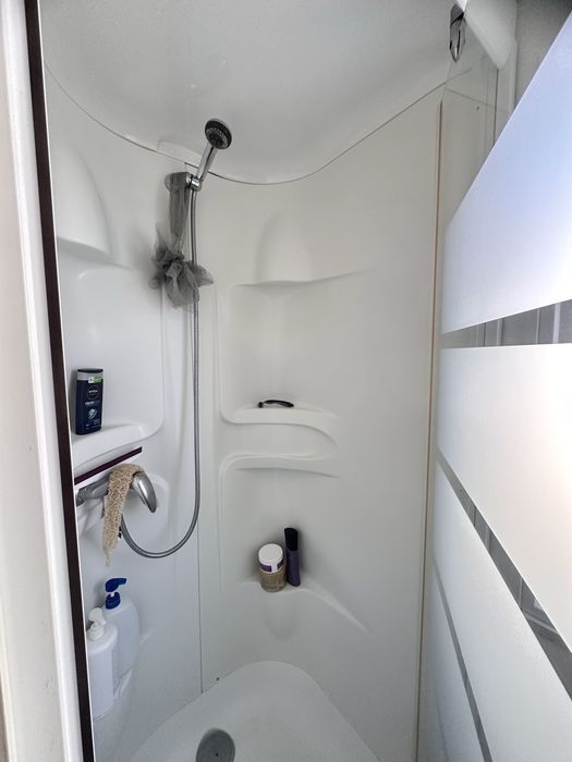 Casa movel em bom estado tudo impecavel pronto a usar..