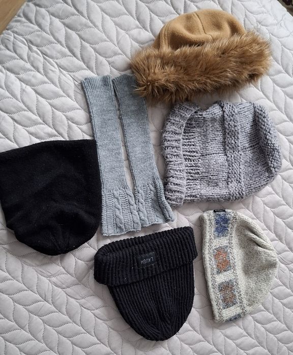 Czapki różne i rękawiczki bez palców