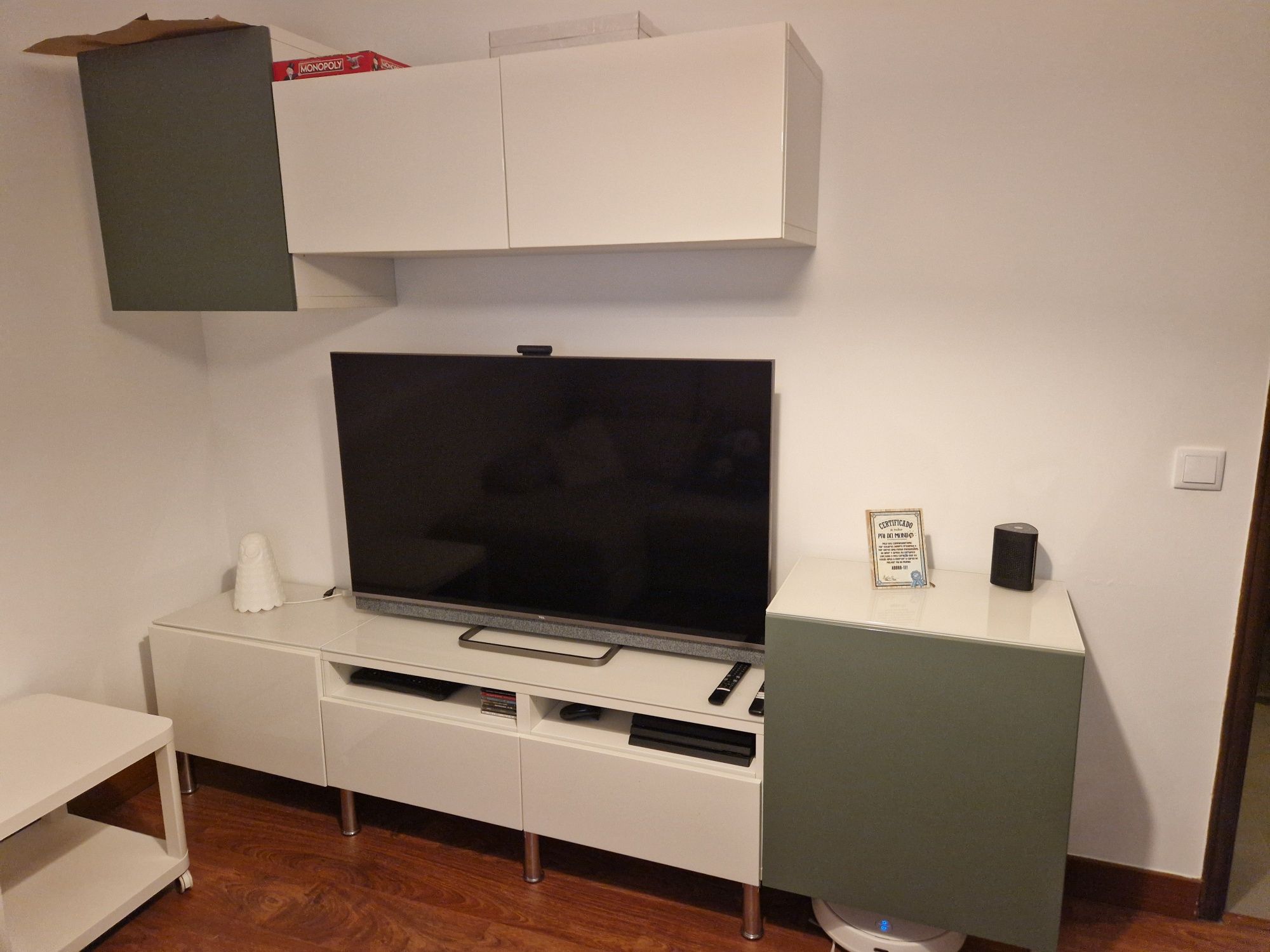Mobília de sala com os topos em vidro
