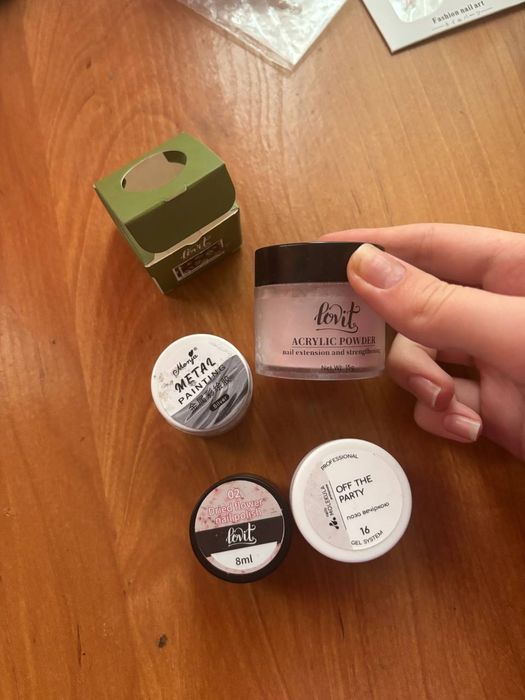 Продам набір для Манікюру ! Лаки + Лампа для Манікюру