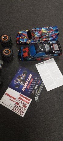 Model sterowany RC 1/10 Traxxas Rustler 2WD. Stan idealny