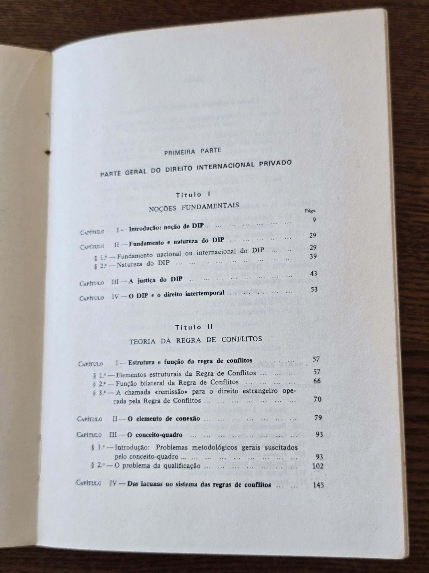 Livros jurídicos / Direito / 1 = 5€ / 10 = 40€