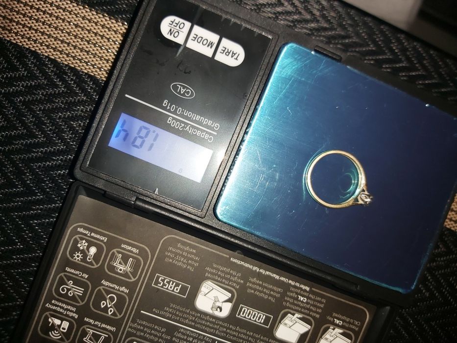 Pierścionek z diamentem 585