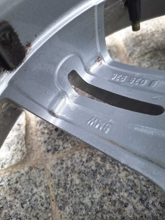 Duas Jantes BMW originais M Style 194 17" (eixo traseiro) - Como Novas