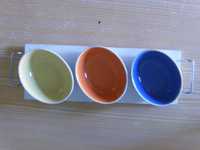 Conjunto de taças coloridas para molhos