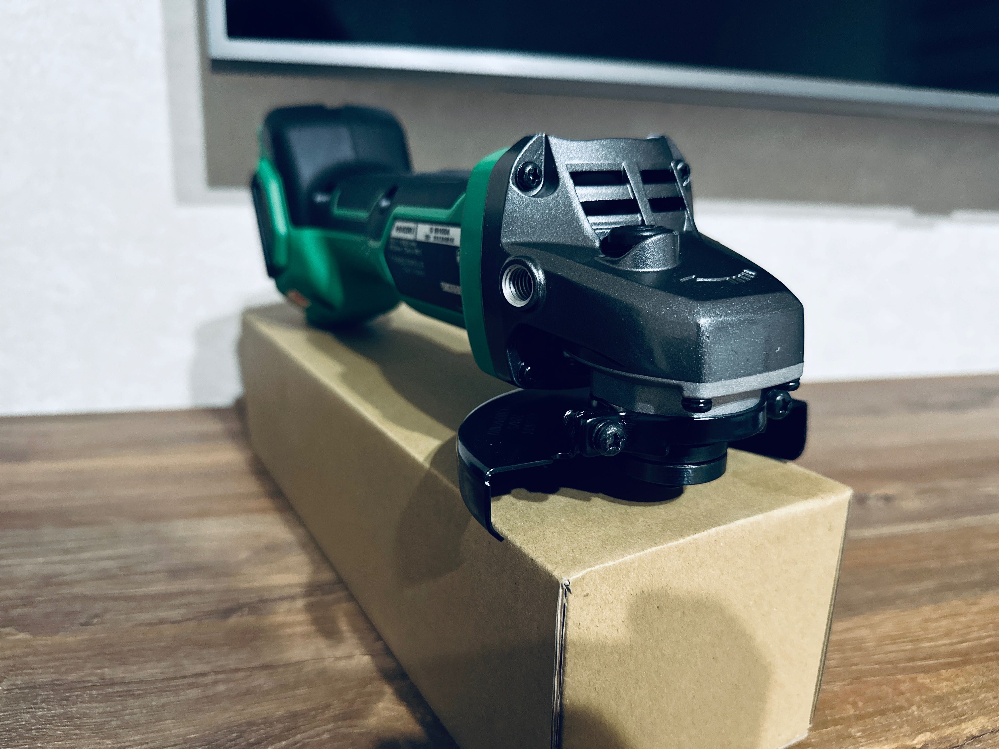 Акумуляторна болгарка Hikoki G 1810DA