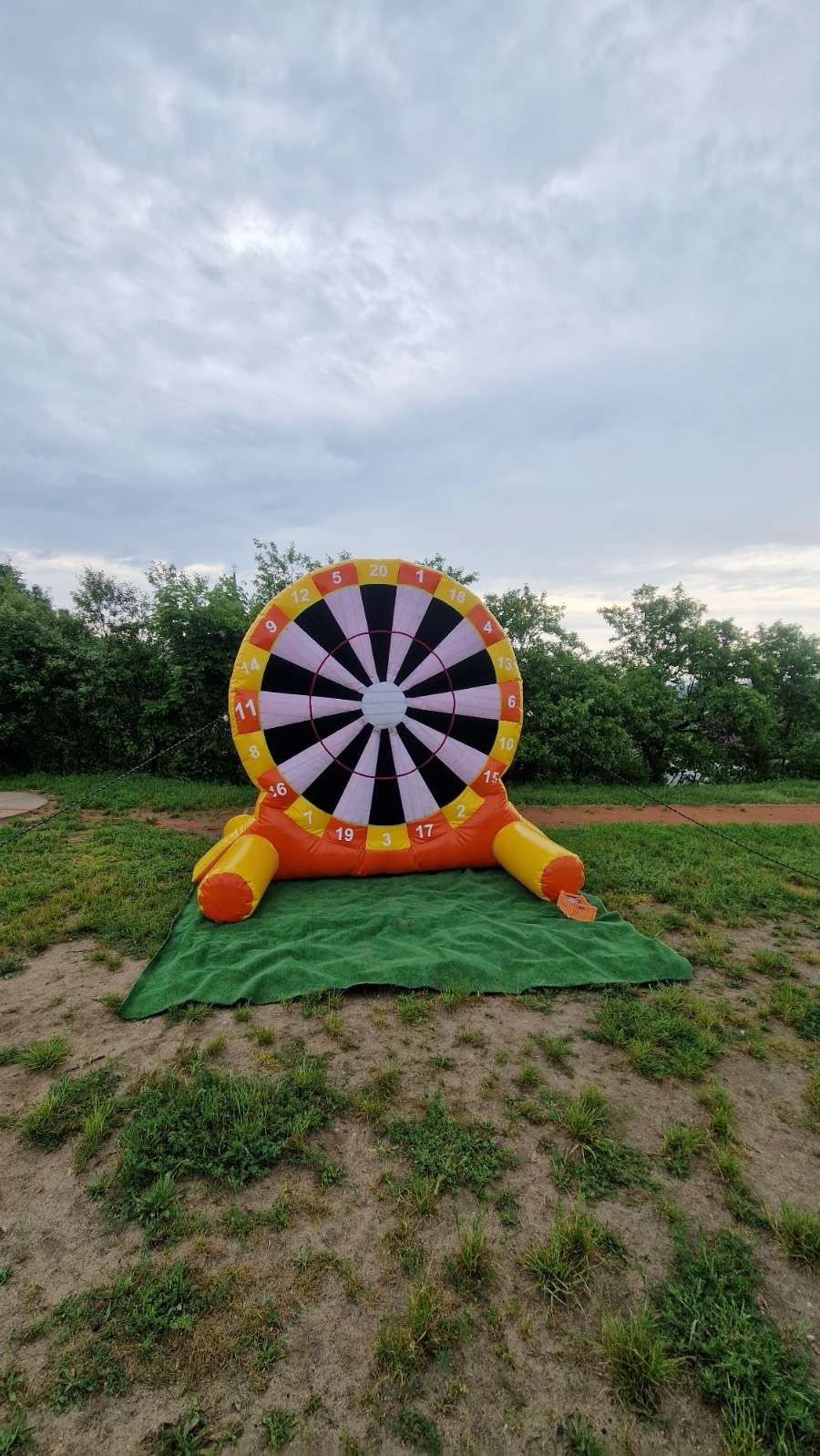 Zjeżdzalnia zabawa tarcza dart zamek do skakania