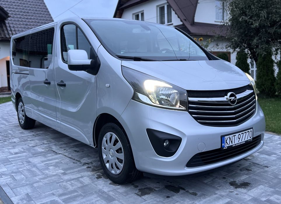 Wynajem busa 9 osobowego – komfort, klimatyzacja, atrakcyjne ceny